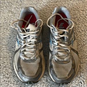 Women’s Brooks Adrenaline GTS 10 size 9